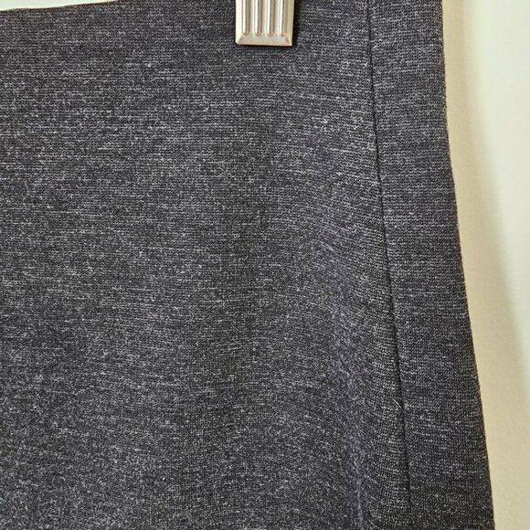 EUC VINCE CAMUTO DARK GREY FITTED PENCIL SKIRT SIZE SMALL - Picture 4 of 12